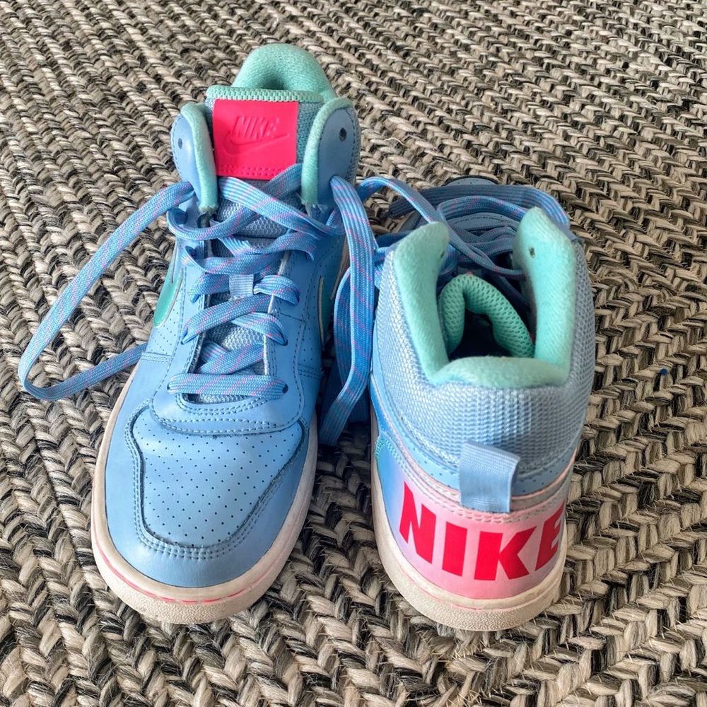 EUC Nike youth/women hip tops